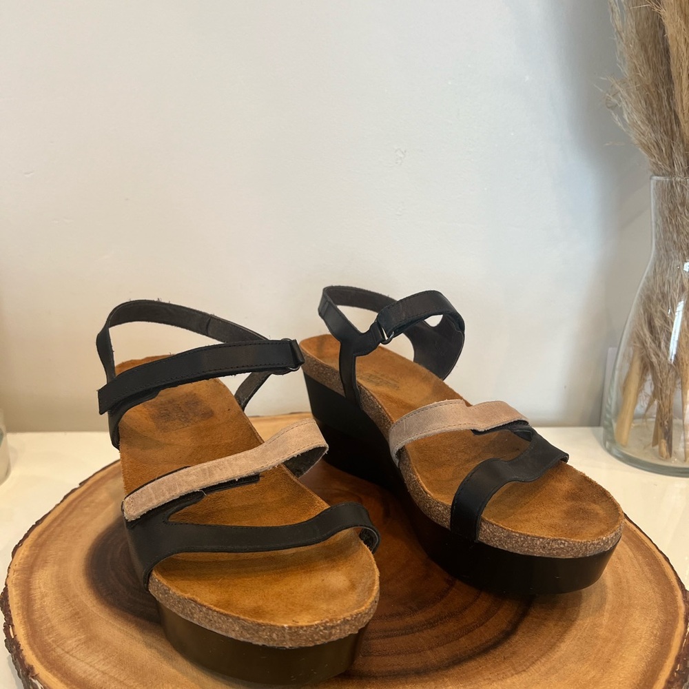 N’ait Stylish Black and Tan Women's Wedge Sandals size 42